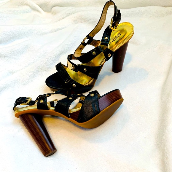 Michael Kors Shoes - Michael Kors Sandel pumps